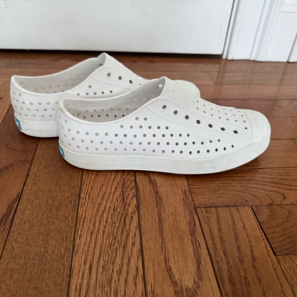 NATIVE youth kids size 5 White Perforated Slip-On Sneakers